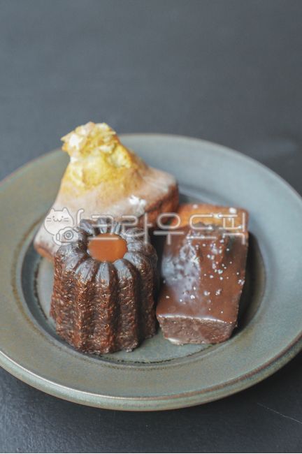 까눌레,휘낭시에,베이커리,디저트,바닐라,카라멜시럽,달달한,달콤한,고소한,빵,food,음식,sweets,dessert,초코,간식,스낵,마들렌,madeleine,초콜릿,초코마들렌,chocolate,choco,cannele