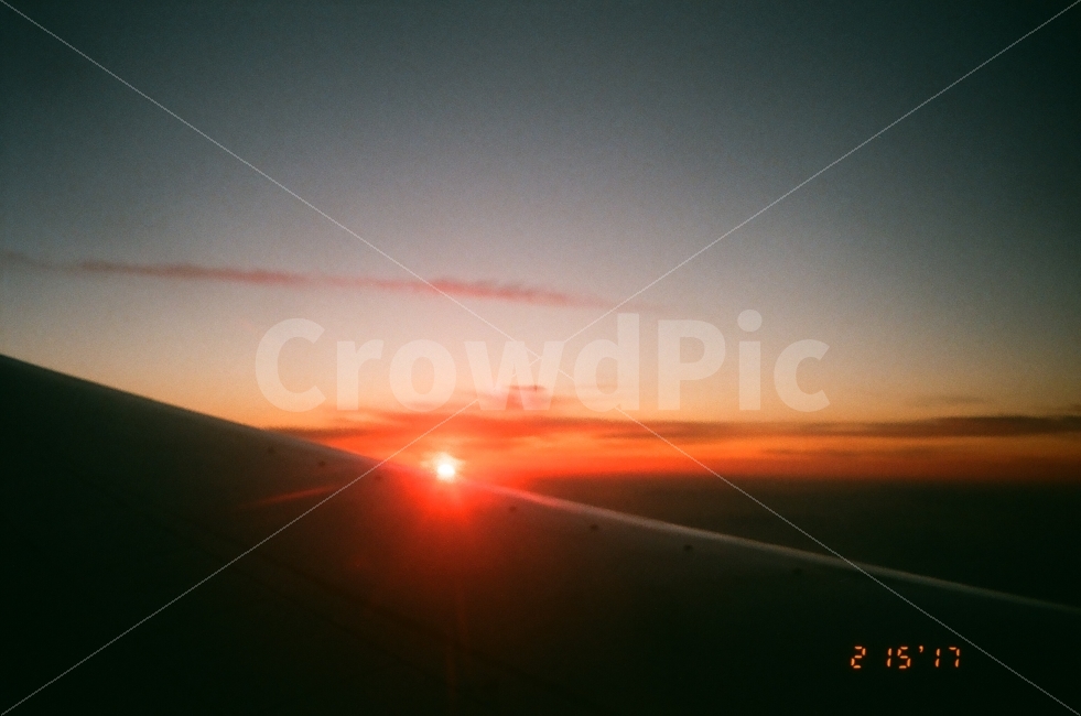 비행기,일출,여행,하늘,태양,구름,sky,sunrise,자연,풍경,nature,landscape,감성,sensible,feeling,색깔,색상,색채,색감,color sense,color sensitivity,feeling of color,outdoors,옥외,light,빛,flare,플레어