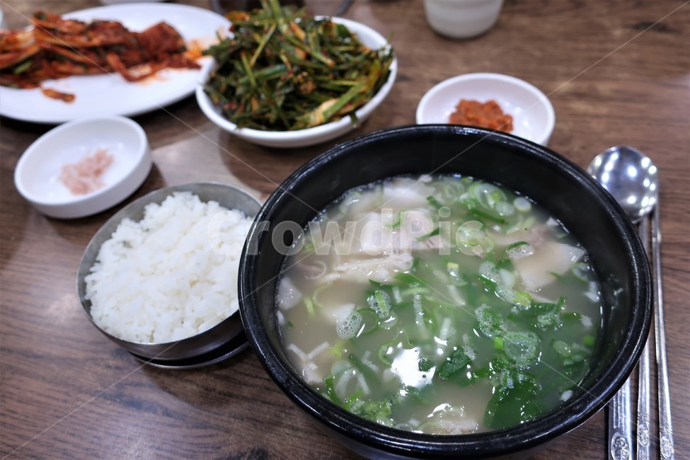 부산,명물,돼지국밥,국밥,돼지고기,뚝배기,한식,식사,별미,부추,야채,음식,식재료,요리,food,cook,meal,dishes,food reserves,한식,한국음식,한국요리,korean food,korean dishes,korean meal,korean cook