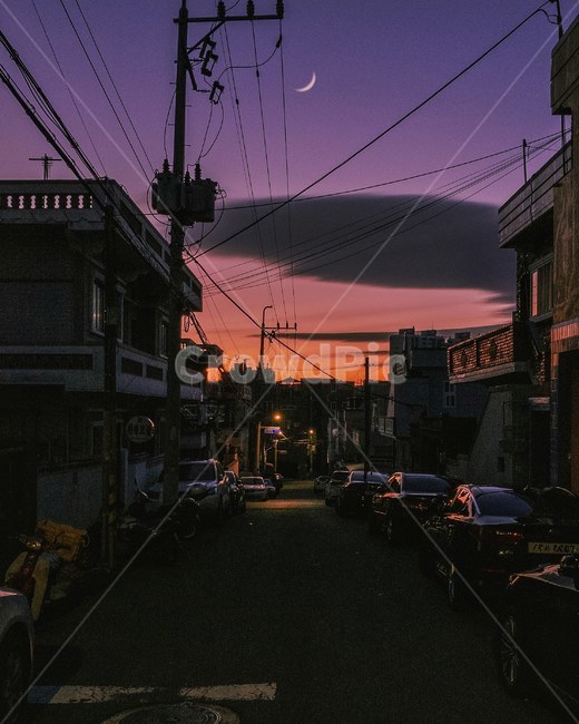 초승달,새벽하늘,노을,일몰,일출,퇴근,출근,밤하늘,야경,밤,풍경,nightscape,night,landscape,도시,city,한국도시풍경,한국도시경관,korea cityscape,골목길,alley,색깔,색상,색채,색감,color sense,color sensitivity,feeling of color