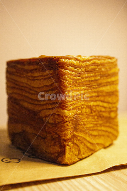 background,bread,brown,closeup,delicious,dessert,dinner,food,fresh,gourmet,healthy,homemade,lunch,meal,nutrition,snack,sweet,yellow,빵,디저트,식빵,달콤,달달