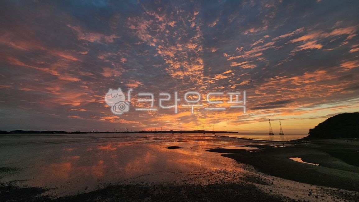노을,바다,하늘배경,바다배경,밤바다,바닷가,바닷가노을,파도,갯벌,모래사장,저녁하늘,밤하늘,구름,구름떼,저녁노을,썬셋,일몰,일출,시작,하늘,자연
