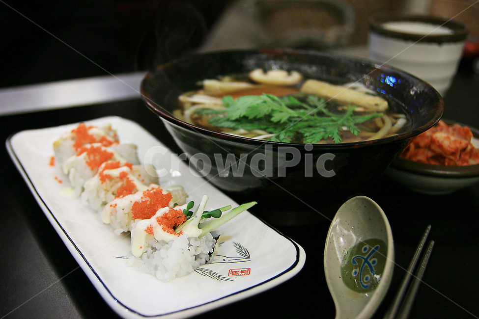 초밥,스시,롤,캘리포니아롤,우동,음식,일식,sushi