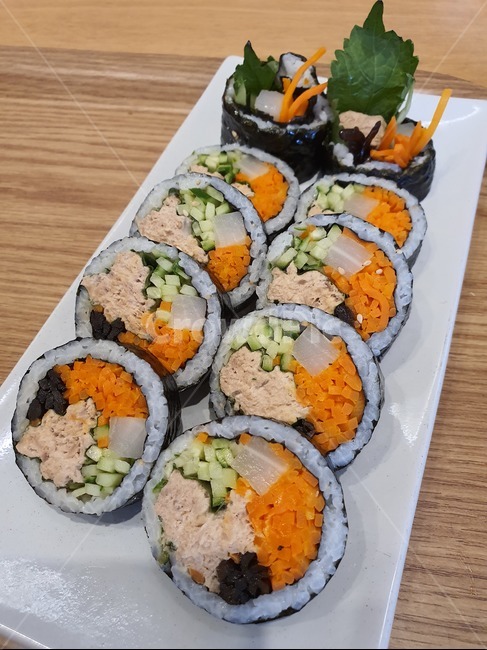 음식,food,롤,김밥,당금,깻잎,단무지,오이,참치