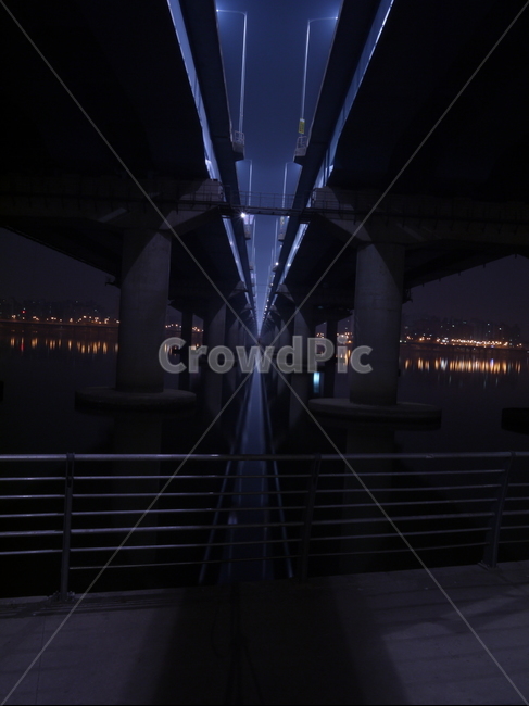 야경,다리밑,한강대교,여의도,어두운풍경,야경,밤,풍경,nightscape,night,landscape,건축물,건물외관,exterior,building,structure,architecture,construction,banister,난간,handrail