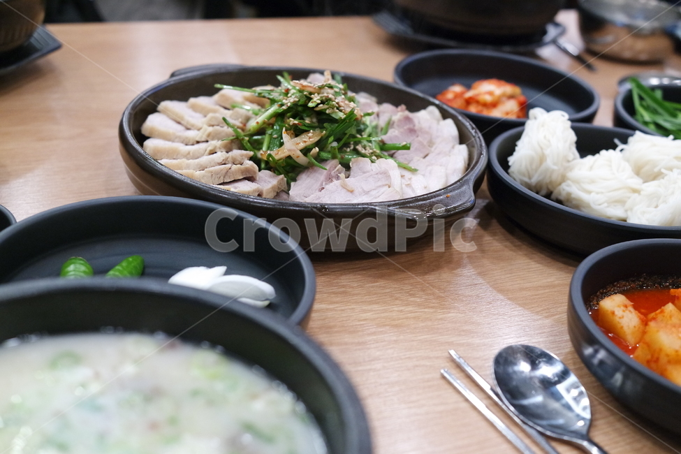 한식,돼지국밥,수육,밥,식사,저녁,점심,돼지고기,요리,국밥,음식,부산,소울푸드,음식,식재료,요리,food,cook,meal,dishes,food reserves,한식,한국음식,한국요리,korean food,korean dishes,korean meal,korean cook