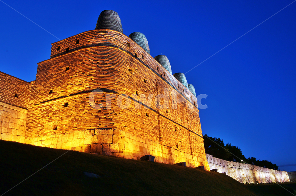 Mars,Bongdon night view,bongdon,UNESCO World Heritage Site,Beacon fire station,Suwon Hwaseong Fortress,Suwon,Bongsudae night view,Beacon Tower