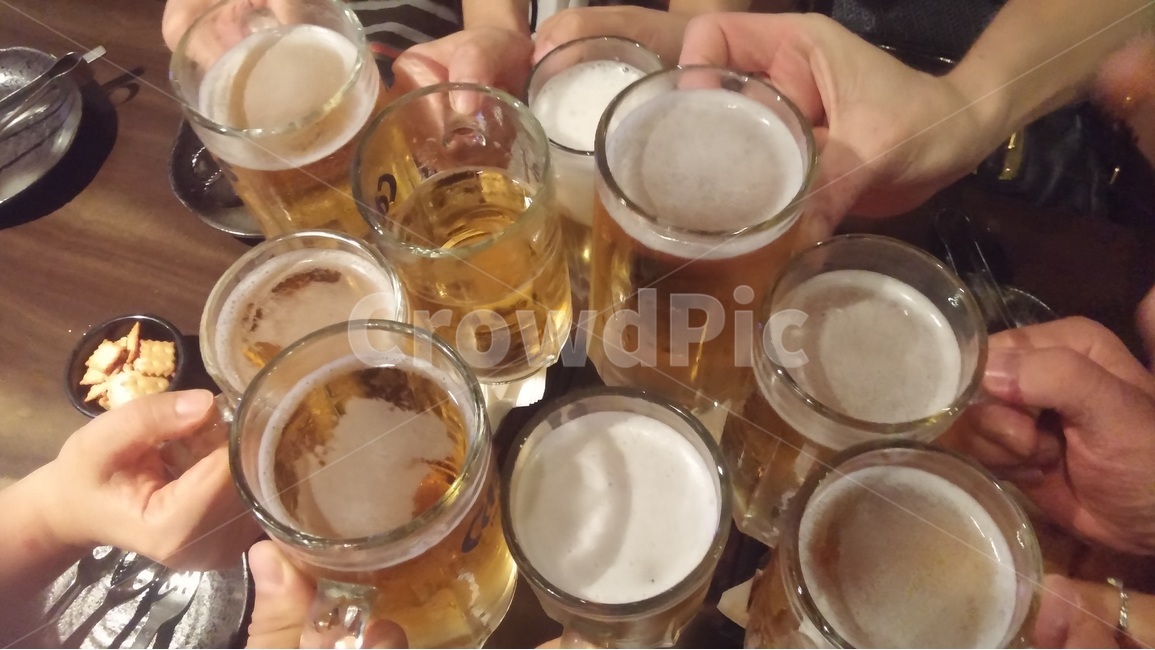 회식,맥주,술,동료,친구,사람,인물,인간,human,person,신체일부,몸,body,술,주류,alcohol