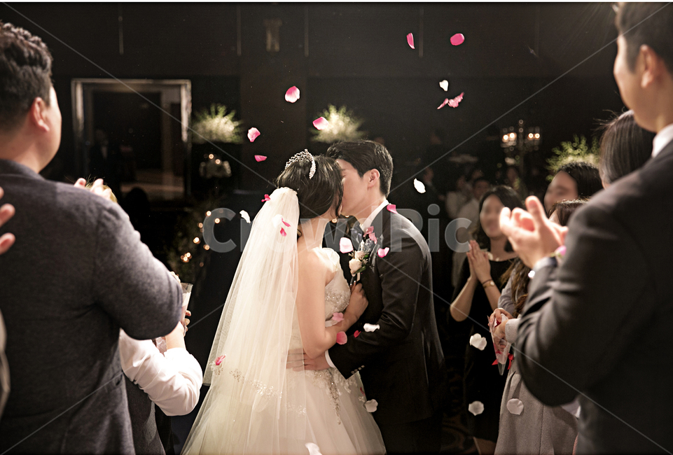 결혼,예식,부부,신혼부부,키스,사람,인물,인간,human,person,결혼,혼례,웨딩,wedding,marriage,marry,기념일,축하,anniversary,congratulation,celebrate,celebration