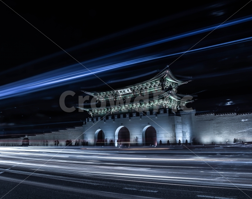 광화문,장노출,사람,서울,시간,선,야경,밤,풍경,nightscape,night,landscape,한국전통,한국문화,korean traditional,korean culture,랜드마크,landmark,tourist attraction,한국랜드마크,한국관광지,한국명소,korea landmark,korea tourist attraction,교통,교통수단,traffic,transportation,building,건물,road,도로