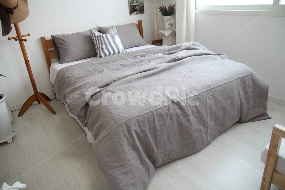 pretty room,linen,gray blanket,interior,pretty blanket