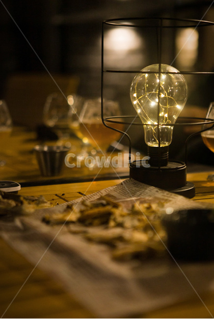 맥주,먹태,전등,페일에일,일상,수제맥주,분위기있는,어두운,다크,인테리어,실내디자인,interior design,사물,물건,오브젝트,thing,object,matter