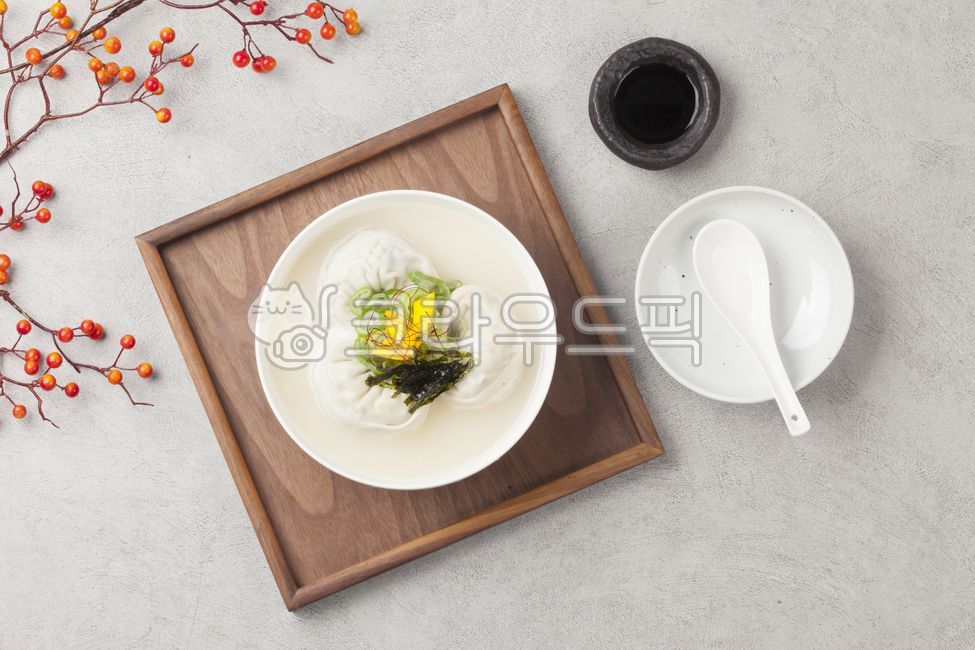 Tteokguk,tteokmanduguk,manduguk,mandu,garaetteok,gomyeong,seol food,holiday food,seolnal food,cooking