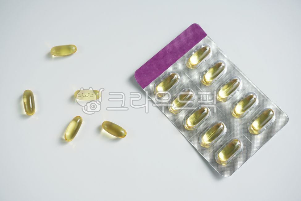오메가3,오메가,알약,약,보조제,건강보조제,영양제,노란,연질캡슐,캡슐,의학,약학,건강,health,medicine,supplements,omega3,yellow,투명한,pill,capsule,의료,의학,병원,medical,hospital,clinic