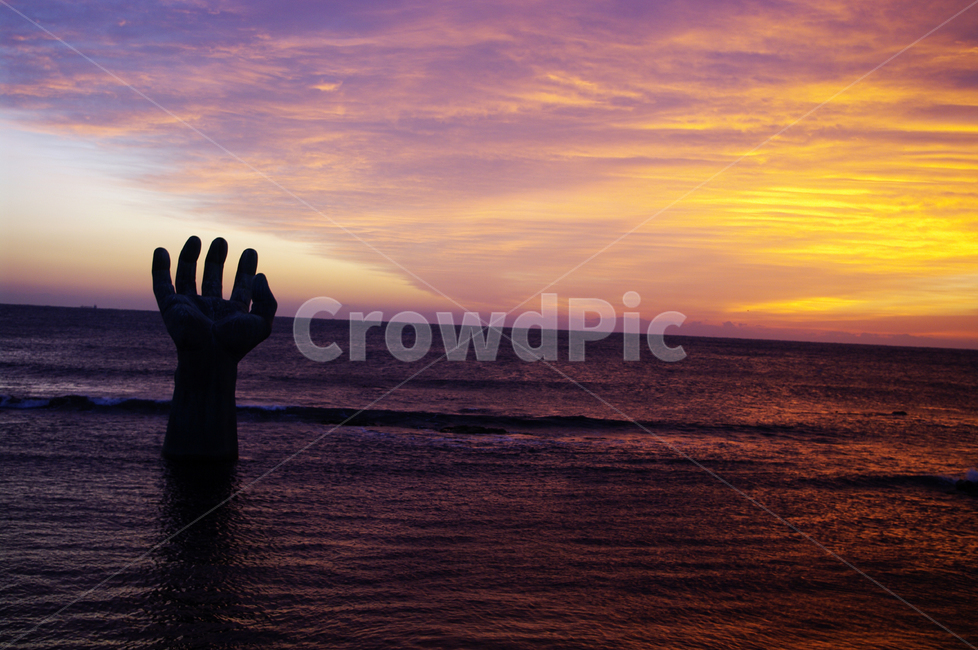바다,하늘,구름,풍경,해맞이,일출,sunrise,호미곶,상생의손,랜드마크,landmark,랜드마크,landmark,tourist attraction,한국랜드마크,한국관광지,한국명소,korea landmark,korea tourist attraction,조각상,동상,석상,조형물,statue,bronze statue,stone statue