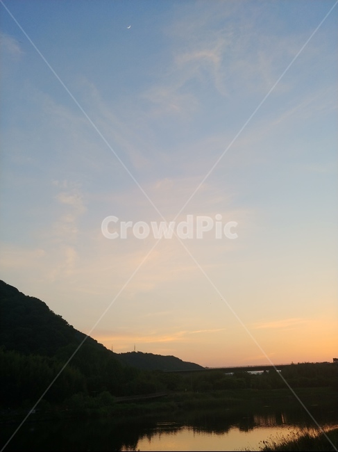 nature,자연,outdoors,옥외,sky,sunset,newmoon,초승달,노을,하늘,강,river,reflection,반사