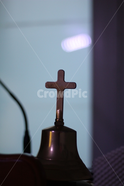 예배종,시작종,예배,기독교,십자가,예수,크리스챤,강대상,신앙,믿음,놋쇠,신주,철,금속,종소리,엄숙,예배당,기도,종교,신앙,religion,belief,faith