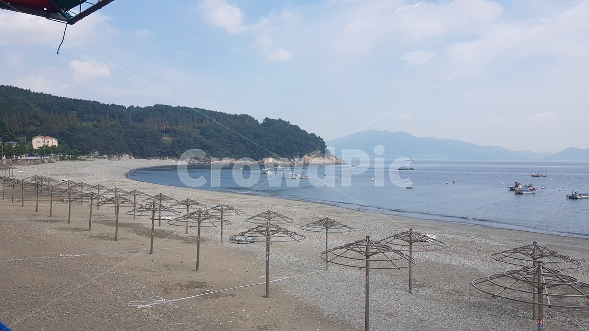 바다,파라솔,해변,하늘,산