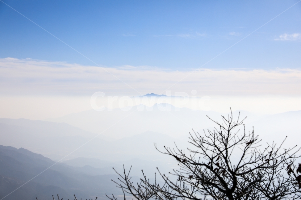 남덕유산,지리산,등산,산행,자연,산,운해,실루엣,산세,산모습,푸른하늘,하늘,mountain,sky,자연,풍경,nature,landscape,한국자연풍경,한국자연경관,korea nature landscape,outdoors,옥외,weather,날씨