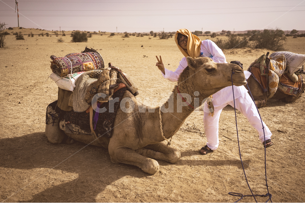 사막,모래,낙타,desert,sand,sun,태양,camel,safari,사파리,자이살메르,jaisalmer,제이설머,모닥불,캠프파이어,bonfire,campfire,인도의상,쿠르타,kurta,흰옷,사막옷,해외,외국,세계,foreign,oversea,world,동물,animal,포유류,mammal,사람,인물,인간,human,person,여행,휴가,traveling,vacation,trip