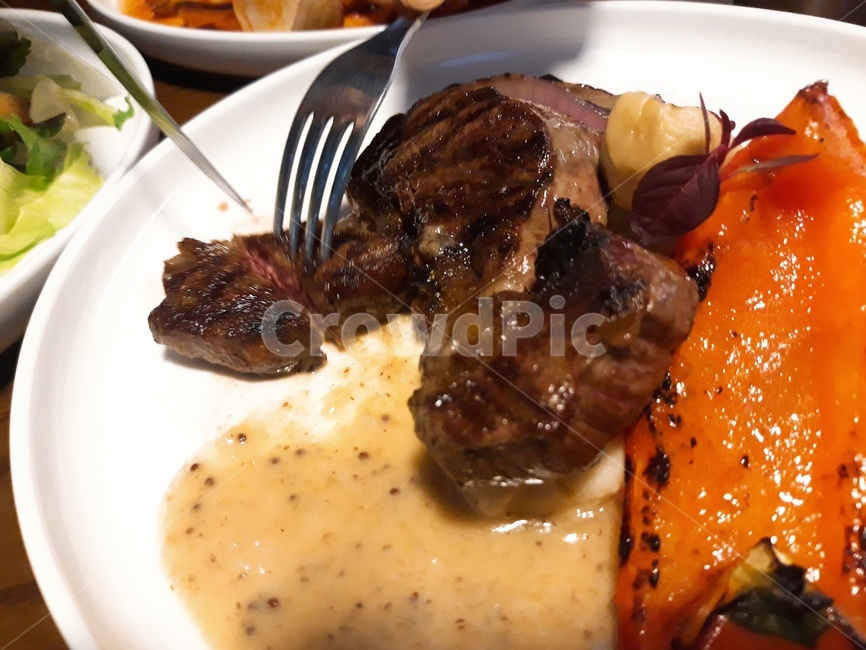 스테이크,고기,포크,나이프,외식,레스토랑,접시,미디움레어,데이트,음식,food,steak,와인,음식,식재료,요리,food,cook,meal,dishes,food reserves,육류,고기,meat