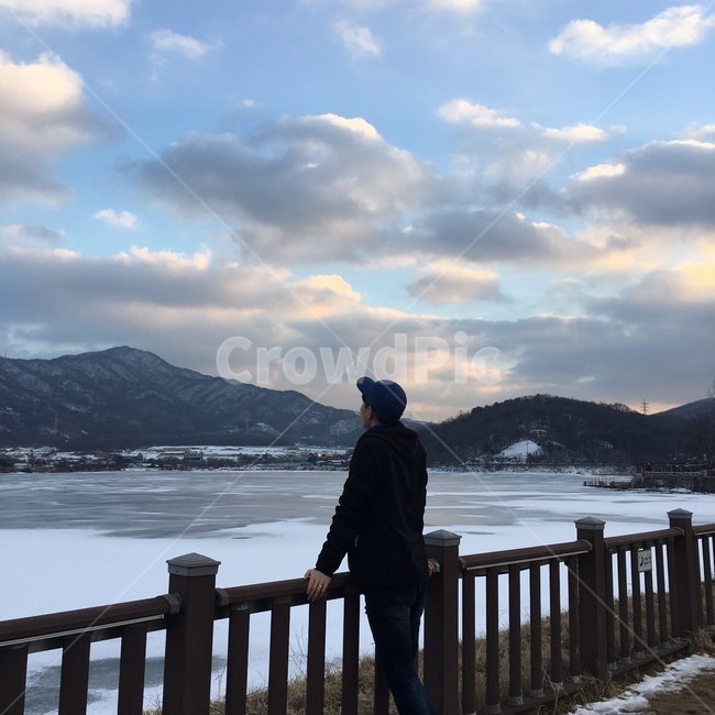 하늘,호수,구름,풍경,감성,사람,인물,인간,human,person,남성,남자,man,male