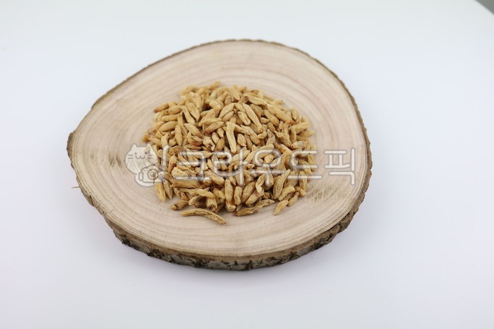 맥문동,건조맥문동,약재,약초,한약재,한방재료,한약재료