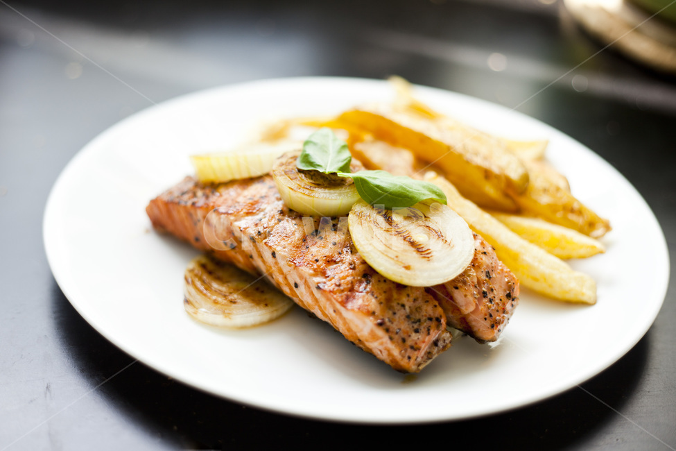 연어,연어스테이크,스테이크,생선,생선구이,salmon,steak,roasted,fries,음식,식재료,요리,food,cook,meal,dishes,food reserves