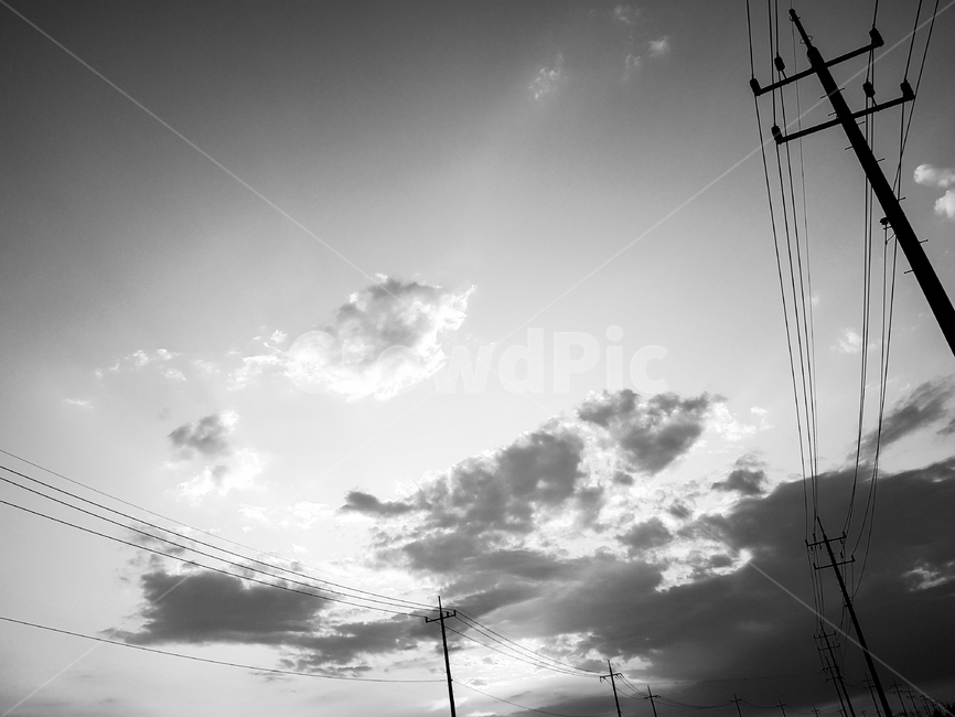 하늘,전봇대,구름,감성사진,케이블,cable,powerlines,전력선,하늘풍경,landscape,skyscape,sky,sunsetsky,clouds,흑백,흑백사진,bnw,blackandwhite,nature,자연,흑백,모노톤,monochrome,black and white,에너지산업,energy industry