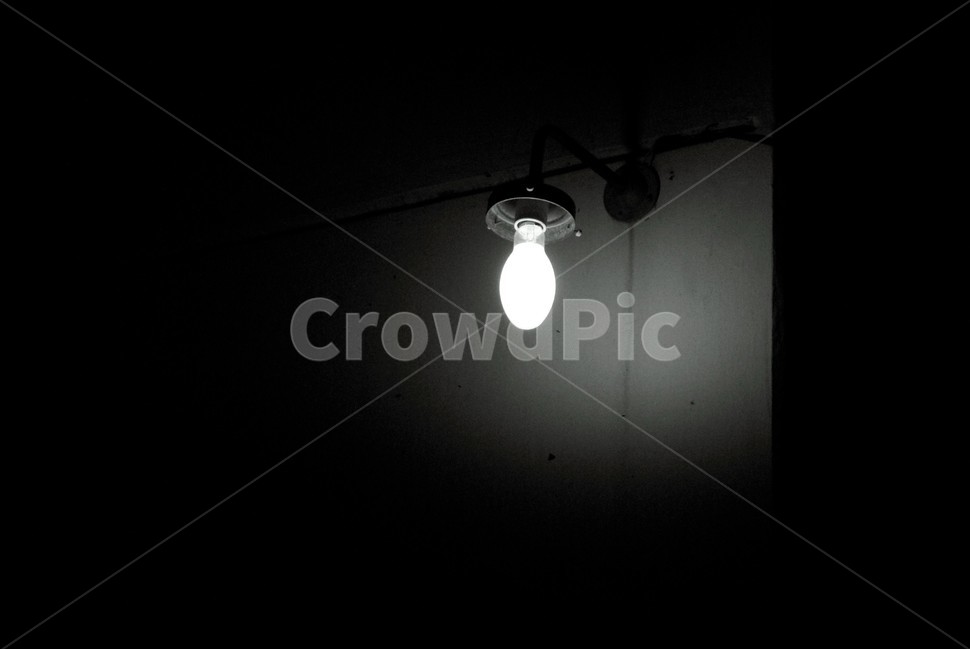 전등,등,가로등,전구,분위기,배경화면,밤,어두운,background,technology,dark,light,night,black,bulb,lightbulb,design,darkness,decoration,white,concept,bright,흑백,모노톤,monochrome,black and white,인테리어,실내디자인,interior design