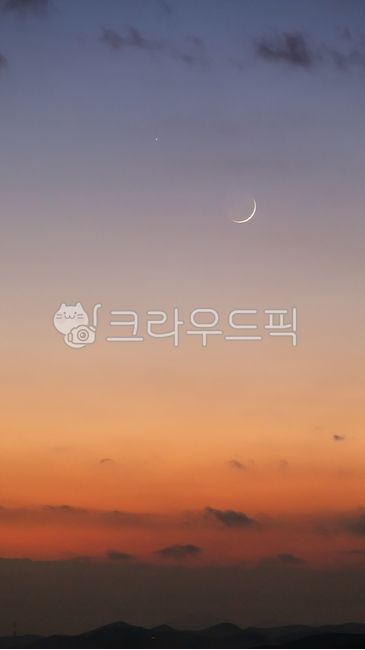 sky,crescent,old moon,sunset,gradation