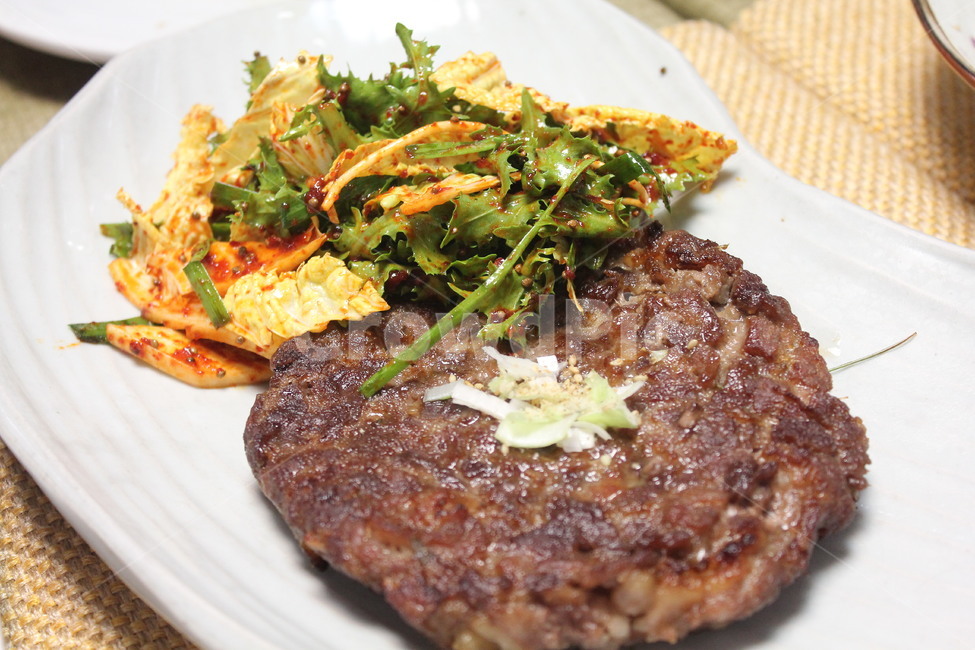 떡갈비,한정식,전통음식,고기,반찬,음식,식재료,요리,food,cook,meal,dishes,food reserves,육류,고기,meat,한식,한국음식,한국요리,korean food,korean dishes,korean meal,korean cook