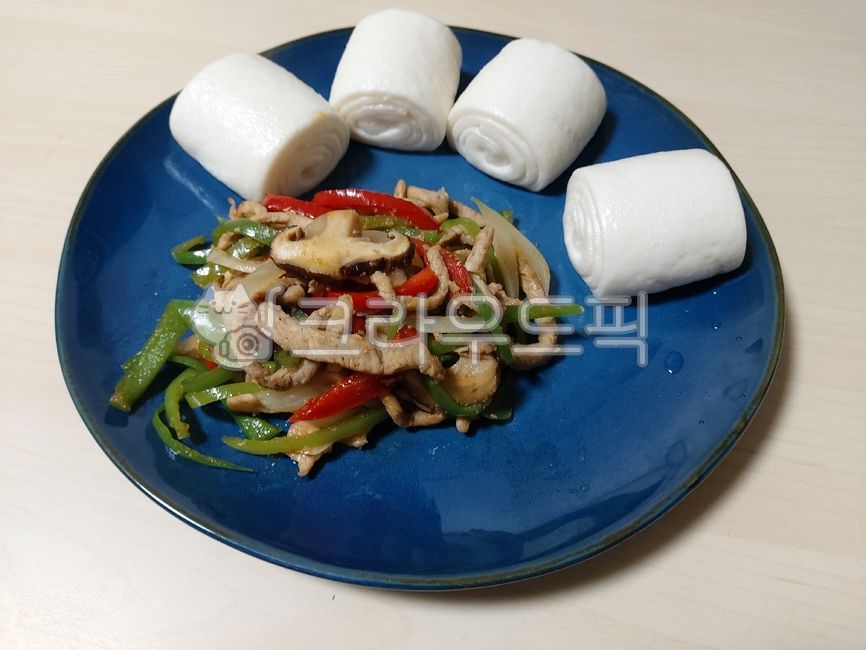 고추잡채,꽃빵,중식,요리,중화요리,혼밥,1인분,술안주,food,음식,meal,plate,그릇,dish,접시,식사,안주,한끼