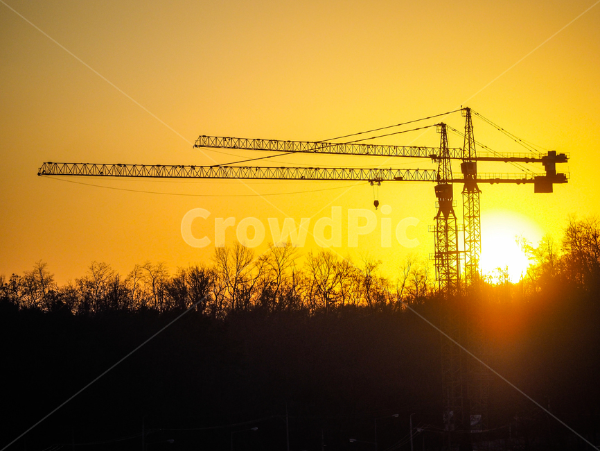 크레인,공사,태양,석양,해질녁,실루엣,그림자,silhouette,shadow,산업,industry,industrial,건설업,건축업,construction industry