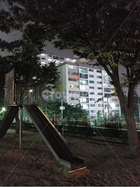 아파트,야경,학교,정글짐,추억,나무,야간,놀이터