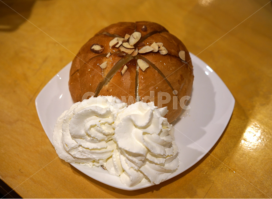 바게트,바게트빵,바게뜨,생크림,바게트볼,음식,식재료,요리,food,cook,meal,dishes,food reserves,빵,bread,디저트,간식,후식,dessert,snack