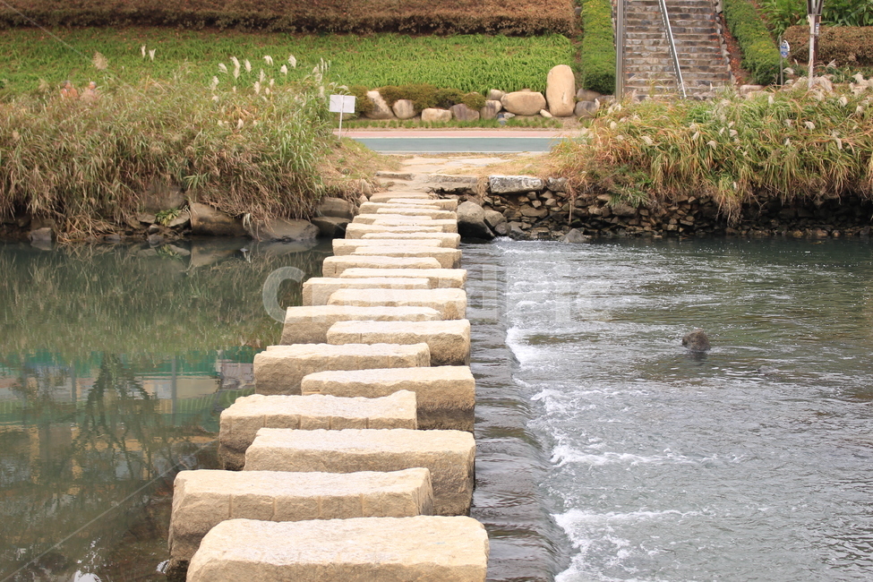 가을,일상,산책,길가,공원,산책로,풍경,징검다리,돌다리,자연,풍경,nature,landscape,flagstone,판석,walkway,보도,path,통로,slate,슬레이트