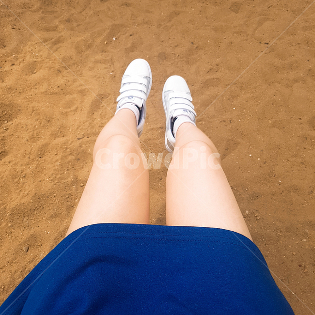 놀이터,다리,그네,땅,흙,휴식,자유,바람,신발,1인칭,swing,playground,soil,ground
