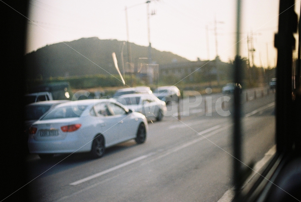 출근길,아침풍경,도로,차,자동차,버스안,버스창밖,FM2,필름,감성,sensible,feeling,교통,교통수단,traffic,transportation,automobile,car,vehicle,차량