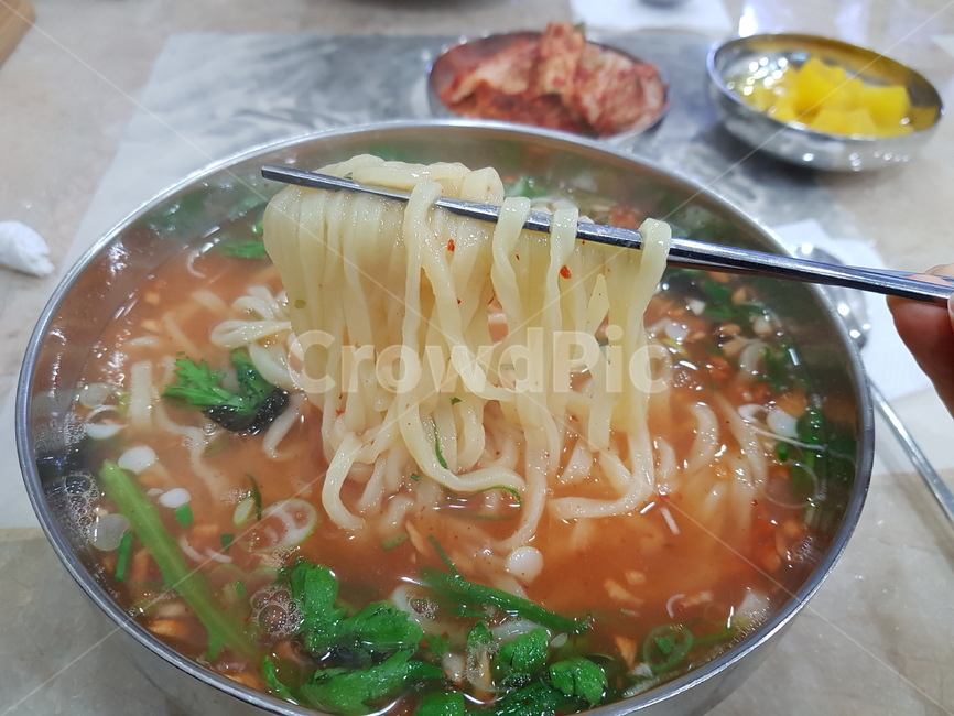 칼국수,국수,뜨거운국물,국물,겨울,시장칼국수,음식,식재료,요리,food,cook,meal,dishes,food reserves,면류,면요리,noodles,한식,한국음식,한국요리,korean food,korean dishes,korean meal,korean cook