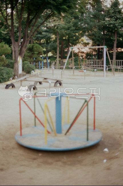 놀이터,놀이기구,필름사진,어린이놀이터,뺑뺑이,시소,그네,아파트놀이터