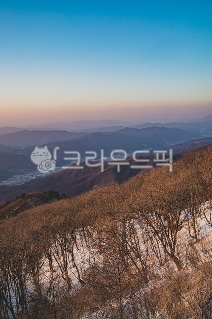 조경철천문대,경기도화천,화천,화천천문대,천문대길,observatory,관측소,광덕산,노을,해질녘,저녁하늘,저녁노을,sunset,eveningsky,안개,fog,mountainpath,산길,능선,ridge,설산,snowmountain