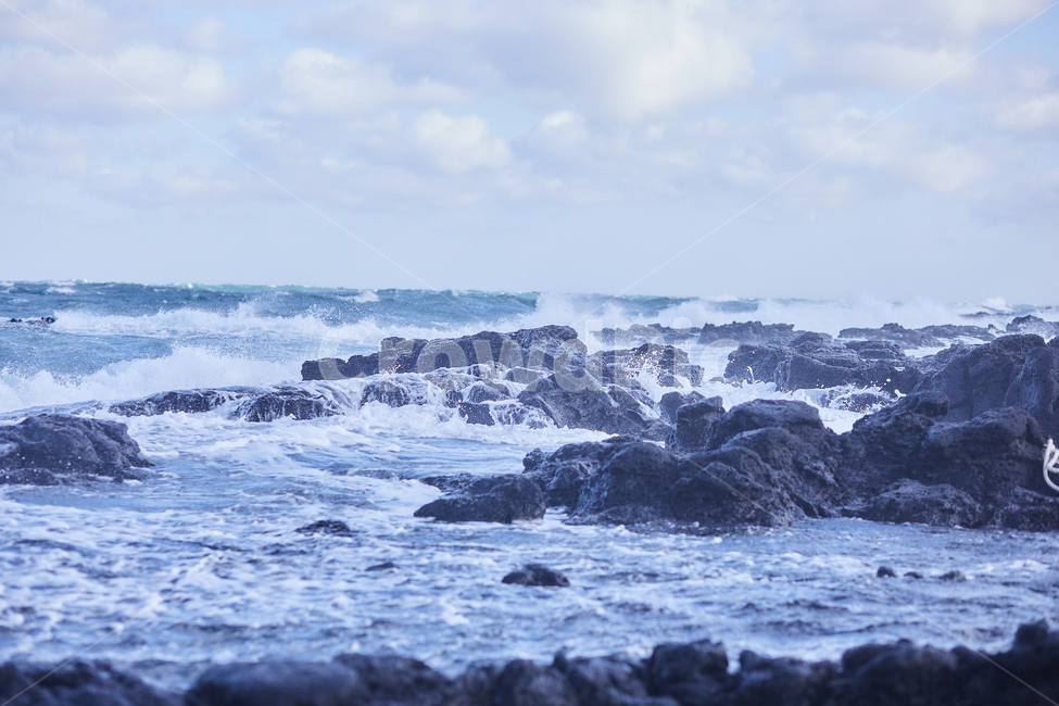 padding,nature,winter,apparel,cold,scenery,water,sea,blue sea,coldness,blue,ocean,outdoors,person,clothing,human,wind