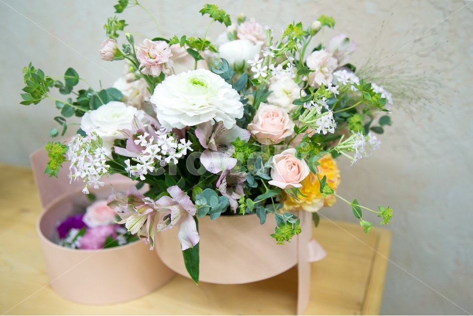 원형꽃박스,꽃박스,플라워,녹색,장미,식물,자연,plants,nature,꽃,flower,실내용화초,화분,화초,house plant,인테리어,실내디자인,interior design