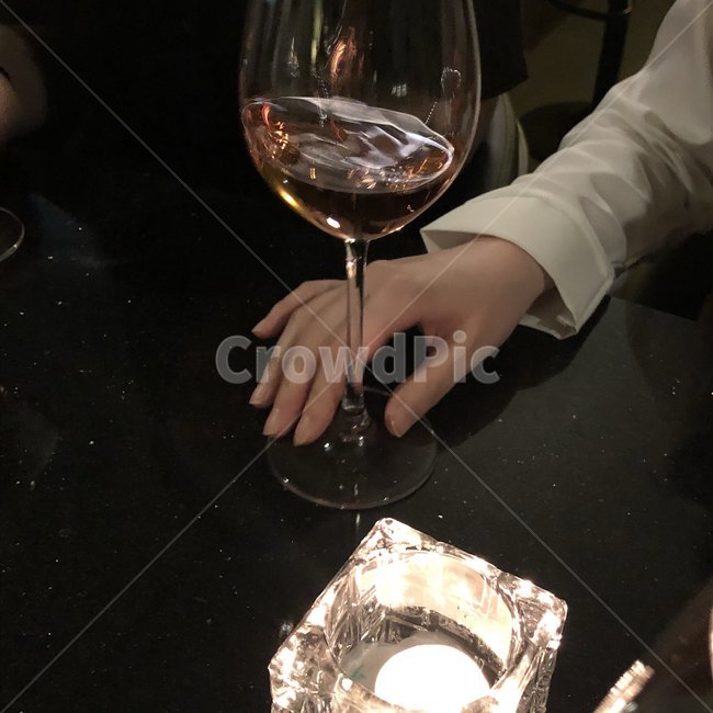 와인잔,여자손,손,hand,glass,wineglass