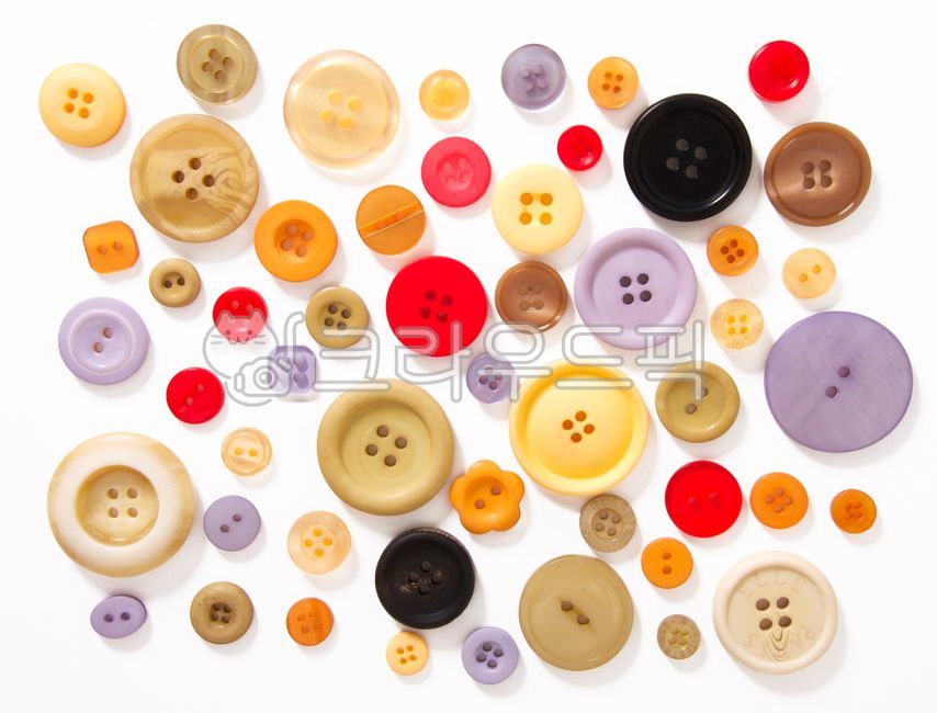 단추,색깔,컬러,단추구멍,연출,구멍,다양한,다양함,악세서리,악세사리,바탕,뒷배경,백그라운드,칼라,컬러풀,라운드,동그라미,둥근,둥글게,오브젝트,콜라쥬,꼴라주,수집,모음,부속품,밀집,탑뷰,재료,의장,배치,배경