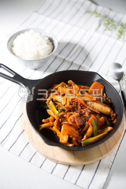 오징어볶음,오징어무침,오징어손실,볶음오징어,오징어요리,해산물,수산물,무늬오징어