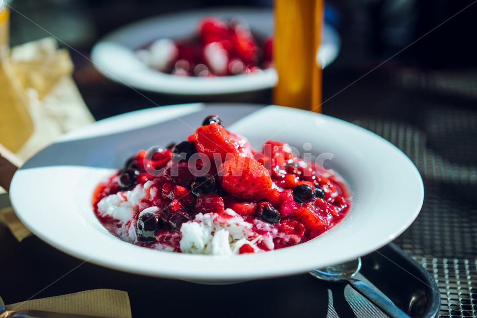 빙수,음식,여름,딸기빙수,딸기,시원함,여름,계절,summer,season,음식,식재료,요리,food,cook,meal,dishes,food reserves,감성,sensible,feeling,색깔,색상,색채,색감,color sense,color sensitivity,feeling of color
