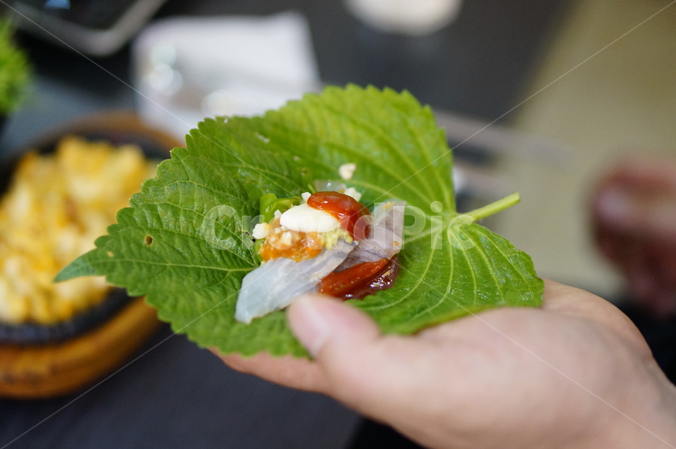 횟집,광어,쌈,식사,food,음식,식재료,요리,food,cook,meal,dishes,food reserves,수산물,해산물,fishery products,seafood,일식,일본음식,일본요리,Japanese food,Japanese dishes,Japanese meal,Japanese cook