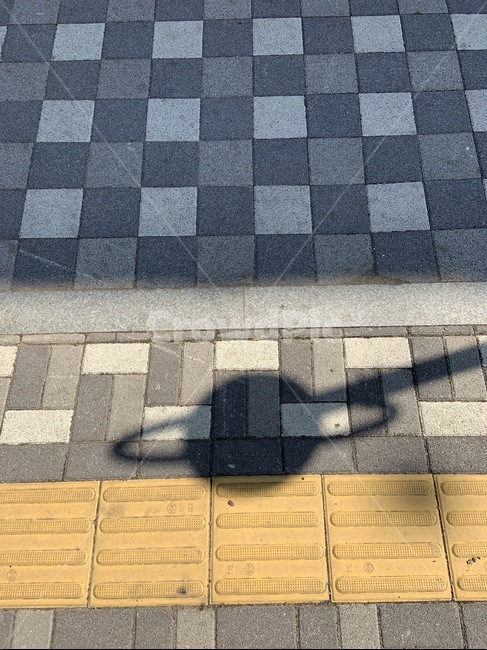 그림자,토성,행성,우주,saturn,shadow,silhouette,road,보도블럭,space,universe